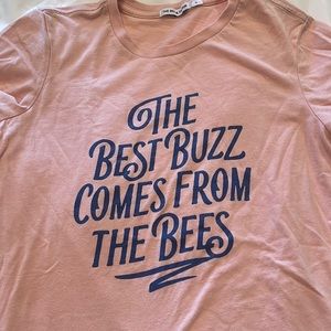 The bee and the fox tee ❤️ size L